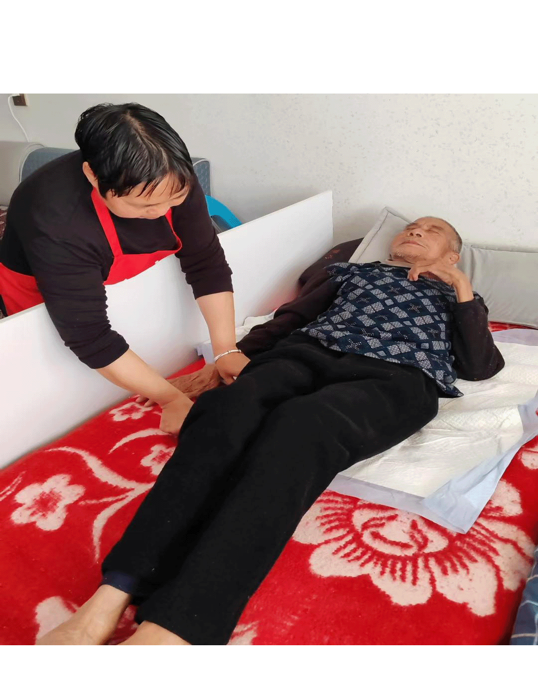 失能老人陪护(图1) 失能老人陪护(图1)